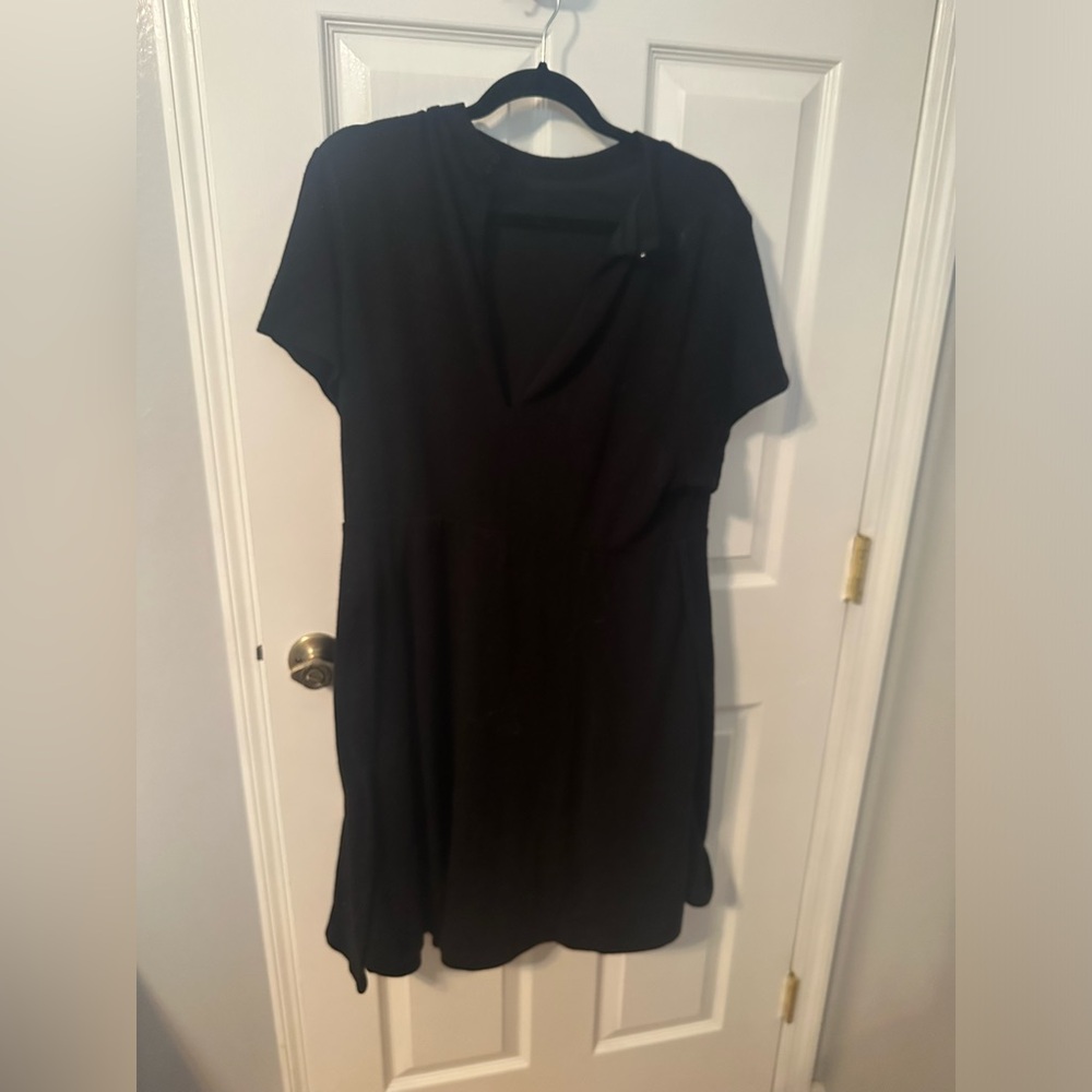 Plus size black dress - Picture 4 of 4